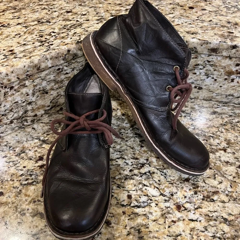 Ugg chukka boots men’s 11